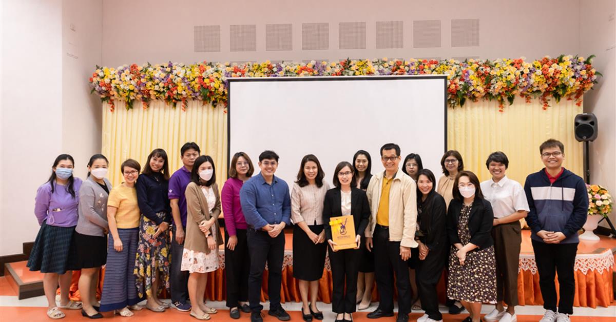 คณะศิลปศาสตร์จัดโครงการพัฒนาอาจารย์ตามกรอบมาตรฐานวิชาชีพ (UP-PSF) “แนวทางและเทคนิคการเขียนส่งผลงานอาจารย์มืออาชีพ”